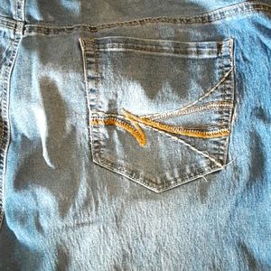 Capri length stretch jeans